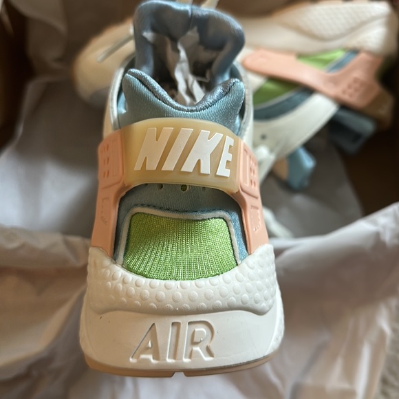 Nike Air Huarache SE. BRAND NEW. - Picture 3 of 10